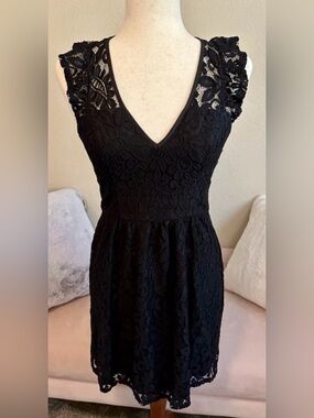 BCBGeneration mini dress black deep V-neck Sheer flutter cap sleeve shoulder XS